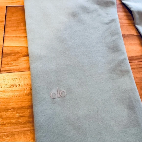 Alo Yoga Airbrush 7/8 High-Waist Leggings Botanical Green Size Medium NWOT - Picture 7 of 8